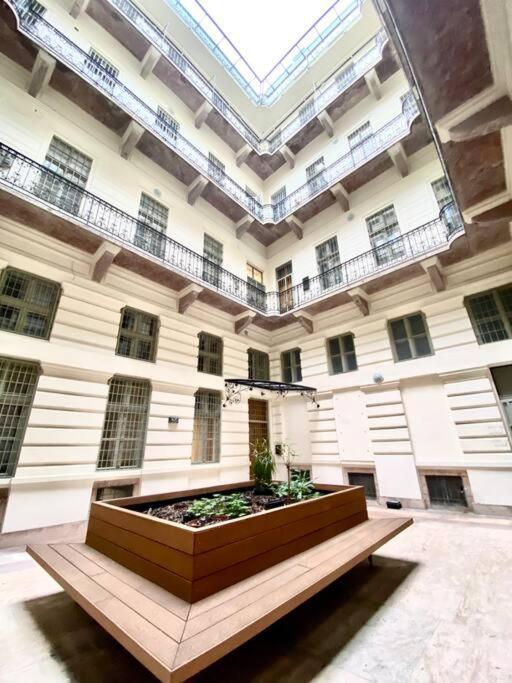 Spacious Andrassy ブダペスト エクステリア 写真