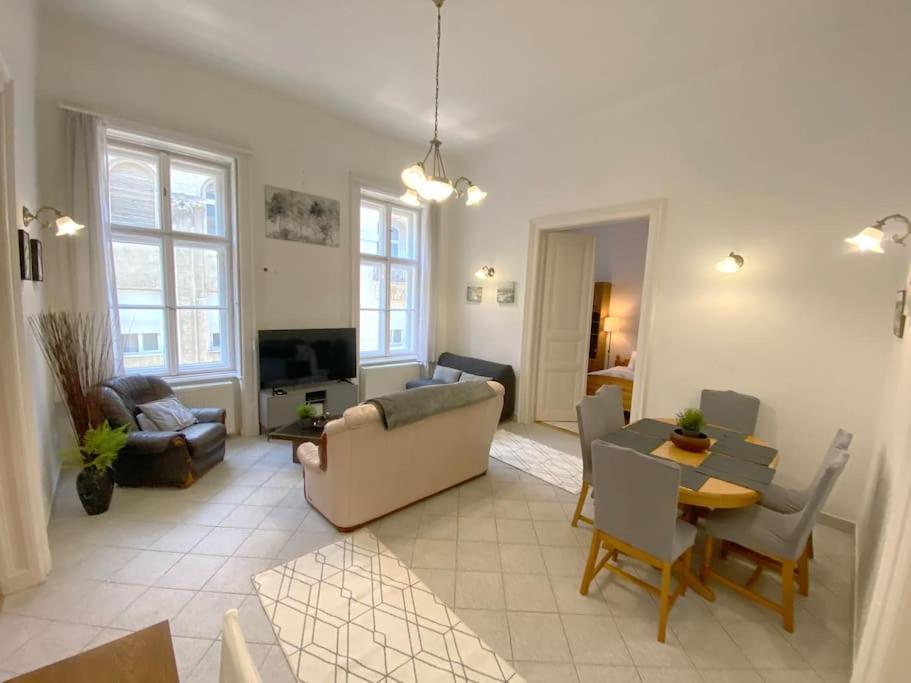 Spacious Andrassy ブダペスト エクステリア 写真